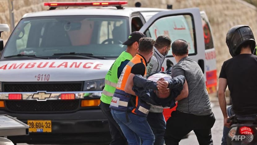 Hundreds hurt in new Jerusalem clashes between Israelis, Palestinians Hundreds hurt in new Jerusalem clashes between Israelis, Palestinians