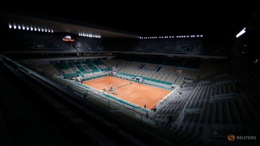 Tennis-Suspiciously parked car delays French Open start on Court Simonne-Mathieu Tennis-Suspiciously parked car delays French Open start on Court Simonne-Mathieu