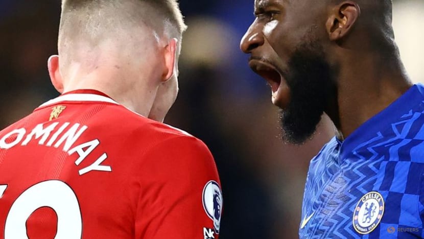 Chelsea lead cut after draw with Man United, Man City win Chelsea lead cut after draw with Man United, Man City win