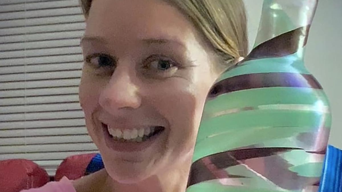 She bought a colourful vase at a thrift shop for US$3.99. The rare piece sold at auction for US$107,000 - Vimarsana News