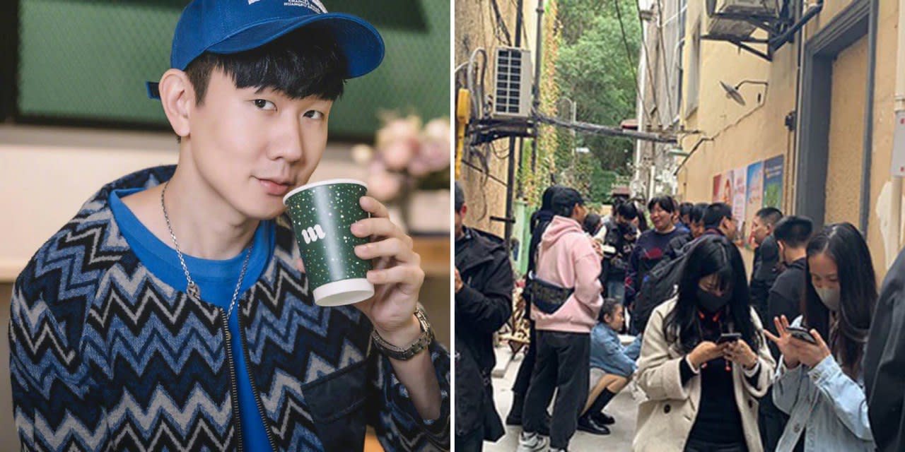 Fans Queue 14 Hours For The Opening Of JJ Lin’s Cafe, Scalpers Sell His Coffee For An Extra $10 Fans Queue 14 Hours For The Opening Of JJ Lin’s Cafe, Scalpers Sell His Coffee For An Extra $10