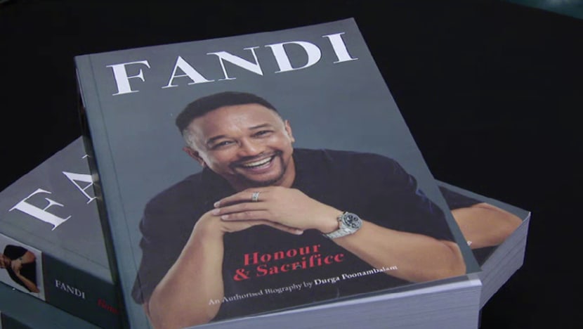 Buku biografi hadiah Fandi Ahmad buat peminat sempena ulang tahun ke-60 Buku biografi hadiah Fandi Ahmad buat peminat sempena ulang tahun ke-60
