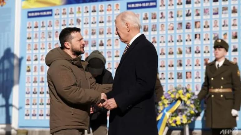 Biden ikrar bantuan baru ketenteraan bernilai AS$500 juta semasa lawatan mengejut ke Kyiv