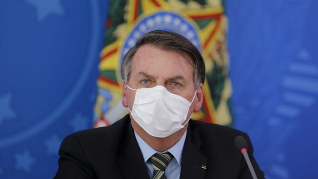 巴西总统博索纳罗突身体不适 送院治疗