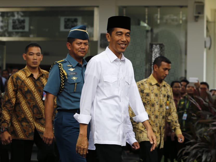 Indonesia's President Joko Widodo walks after Friday prayers at the Presidential palace in Jakarta, Oct 24, 2014.  Photo: Reuters