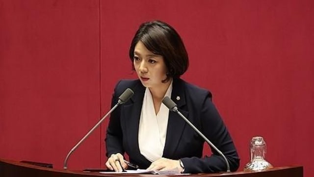 韩国女议员遭到袭击受伤 嫌犯当场被捕
