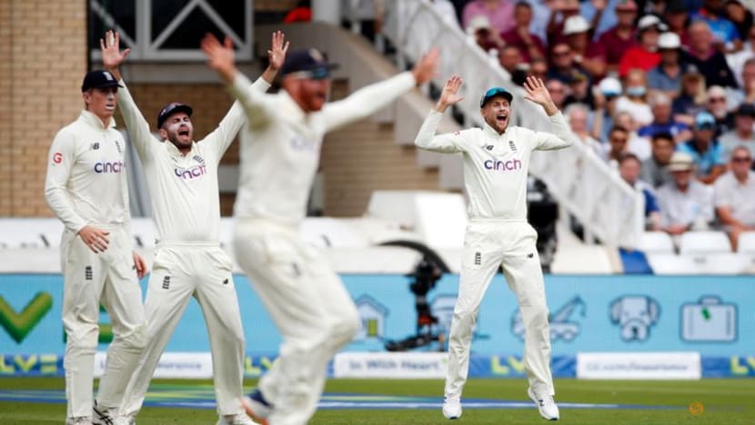 Cricket-Anderson drags England back into contest in wet Nottingham Cricket-Anderson drags England back into contest in wet Nottingham