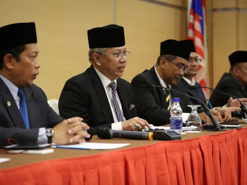 Umno secretary-general Annuar Musa (second left) speaks during a press conference at the party’s headquarters in Kuala Lumpur, February 25, 2020.