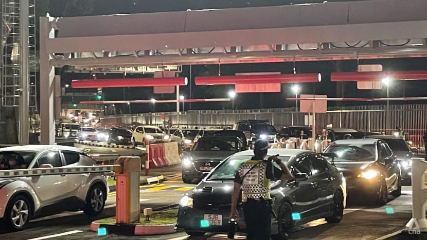 11,000 people cleared Woodlands, Tuas checkpoints in first 7 hours of Singapore-Malaysia land border reopening 11,000 people cleared Woodlands, Tuas checkpoints in first 7 hours of Singapore-Malaysia land border reopening