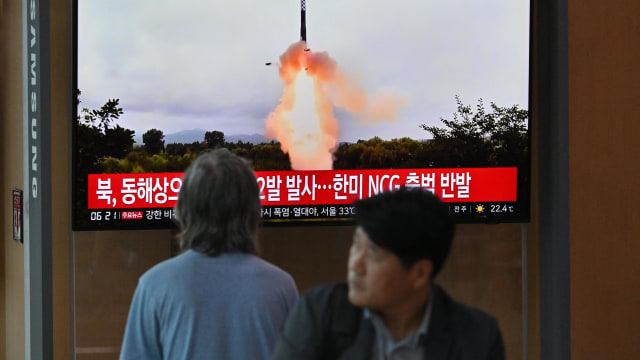 朝鲜发射两枚短程弹道导弹