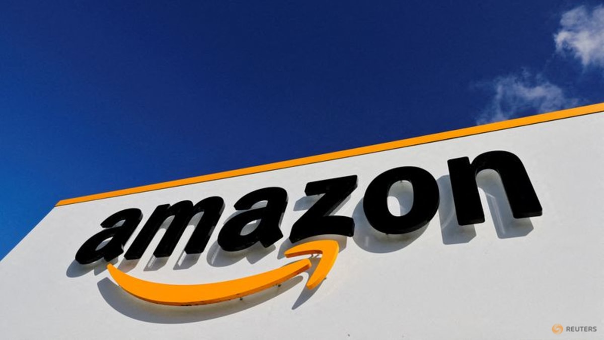 Amazon memperkirakan pertumbuhan penjualan melambat saat liburan, menghancurkan saham