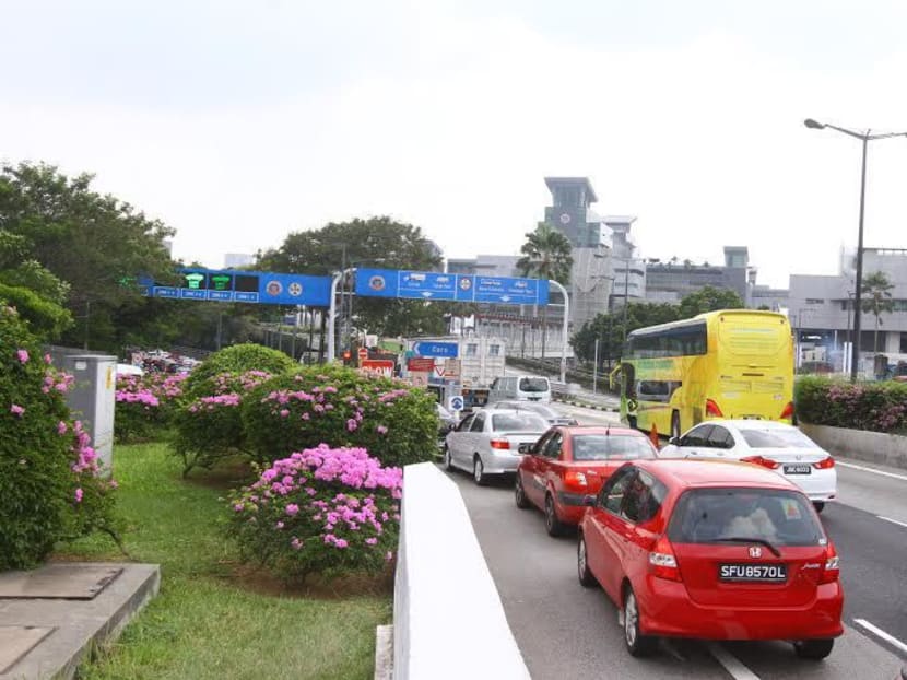 Congestion at Woodlands Checkpoint due to system slowdown, holiday crowds