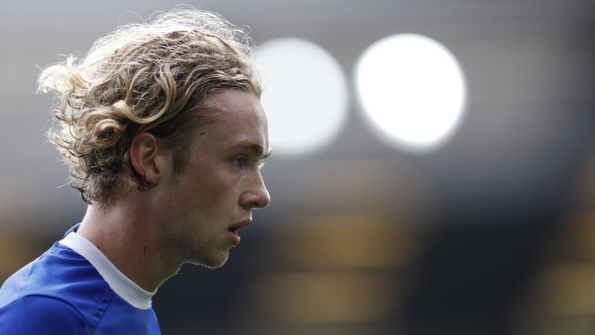 Sheffield United sign midfielder Davies on free transfer