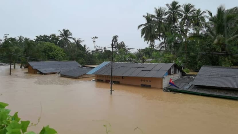 Johor hit by floods after heavy rain, 1,000 residents evacuated Johor hit by floods after heavy rain, 1,000 residents evacuated