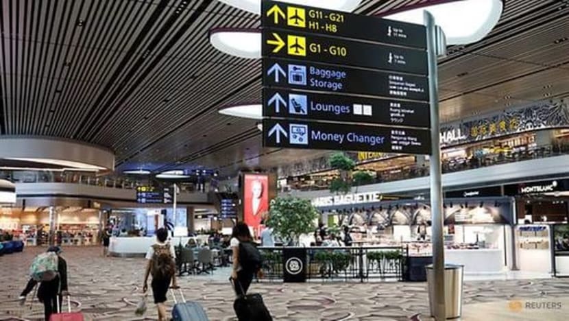 Lelaki dijel, dirotan selepas cuba seludup 177 butir kokain di Lapangan Terbang Changi