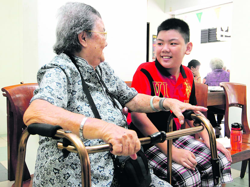 Chia Yun Shan spending time with an elderly woman at Thye Hua Kwan Bedok Radiance on Friday. Photo: Ooi Boon Keong