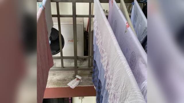 垃圾虫组屋楼上丢下用过卫生巾 网批无脑