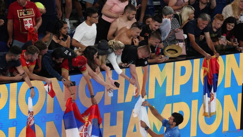 Djokovic feels the love during dominant opening victory