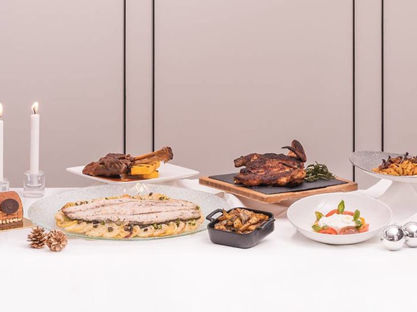 Ringing in the New Year at home? Gather the best food and drinks and make merry Ringing in the New Year at home? Gather the best food and drinks and make merry