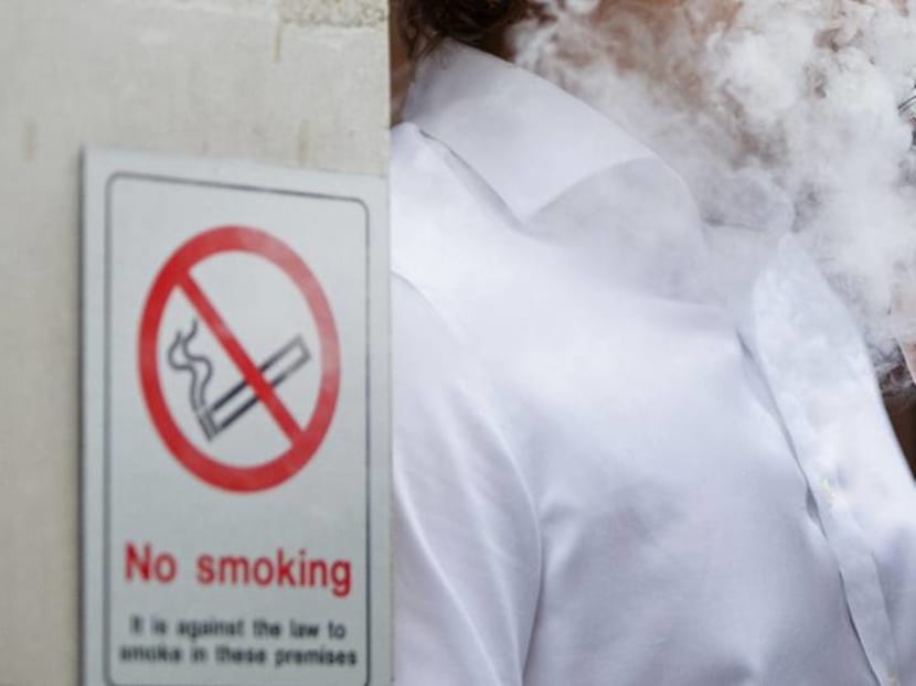 Commentary: Trying to quit smoking? E-cigarettes may make things worse Commentary: Trying to quit smoking? E-cigarettes may make things worse