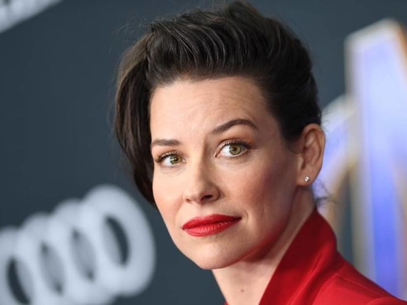 Evangeline Lilly refuses to self-quarantine – she lives with her dad who has leukaemia Evangeline Lilly refuses to self-quarantine – she lives with her dad who has leukaemia