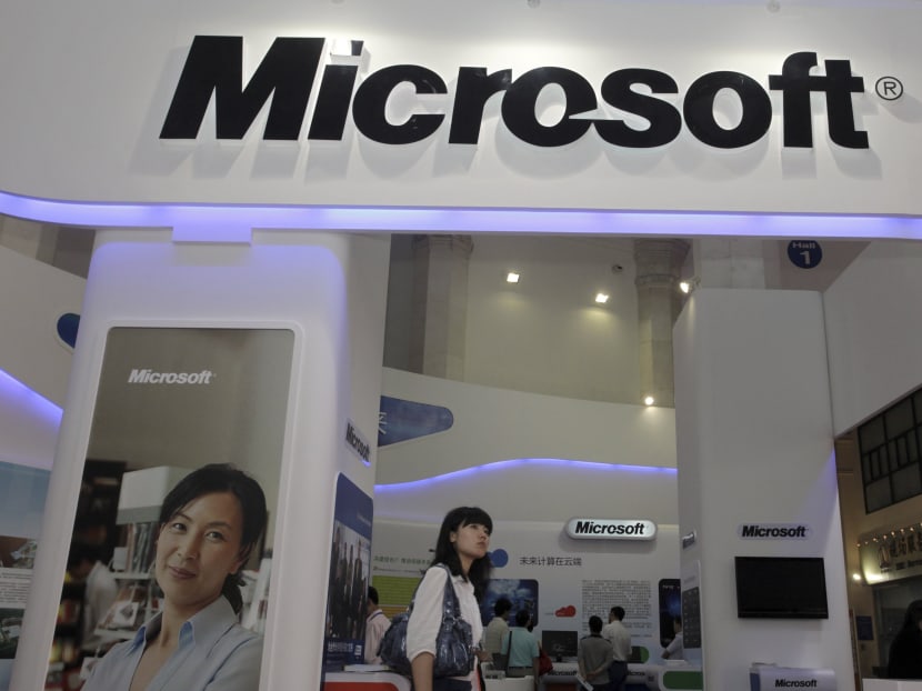 File photo of a visitor walking past a Microsoft booth at a computer software expo in Beijing, June 2, 2010. Photo: Reuters