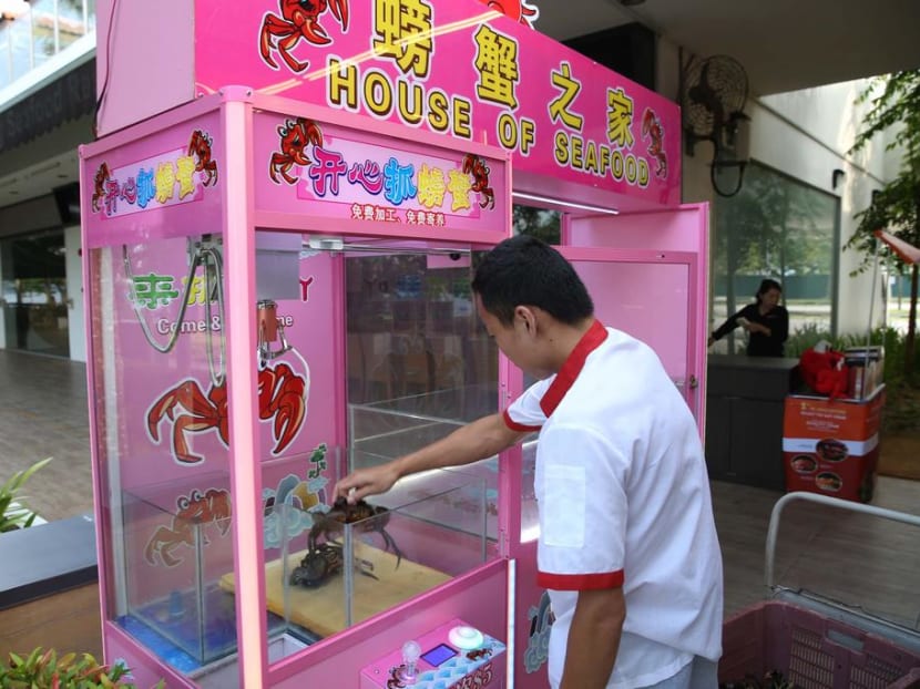 Many TODAY readers condemned the House of Seafood restaurant in Punggol over its “claw” machine that allowed users to catch live crabs.