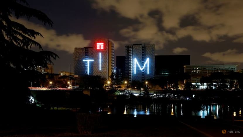 Q&A-Why is Telecom Italia caught up in bid excitement? Q&A-Why is Telecom Italia caught up in bid excitement?