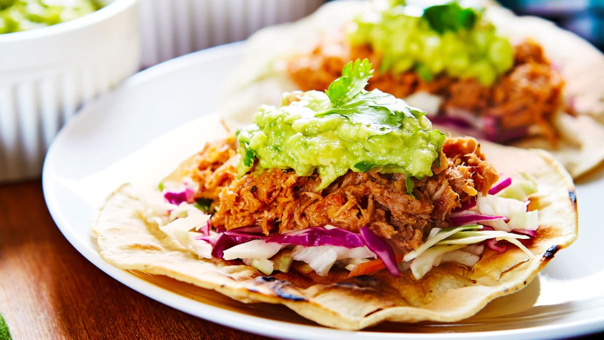how much pulled pork for tacos for 50 guests