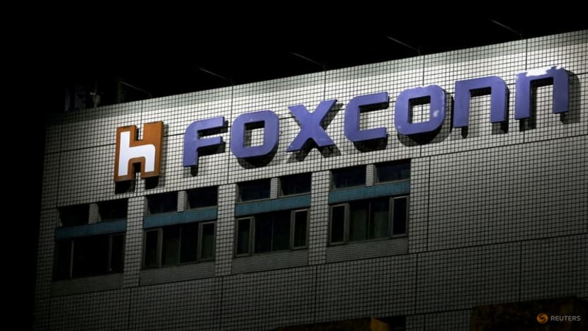 More than 20,000 new hires have left Apple supplier Foxconn's Zhengzhou plant in China -Foxconn source More than 20,000 new hires have left Apple supplier Foxconn's Zhengzhou plant in China -Foxconn source
