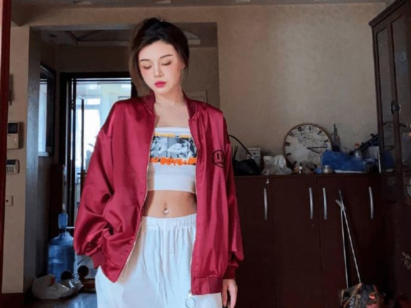 chinese influencer dies after netizens encourage her to drink pesticide during live stream today