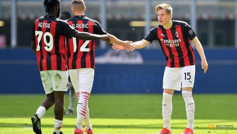 Soccer-Hauge strikes late to rescue draw for Milan against ...