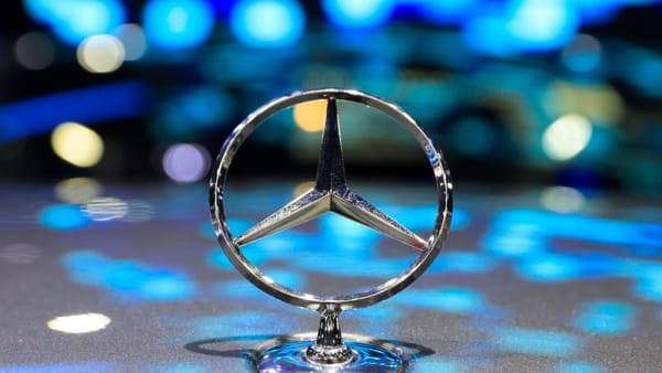 Mercedes readies plants to produce electric vehicles - Channel News Asia (Picture 1)