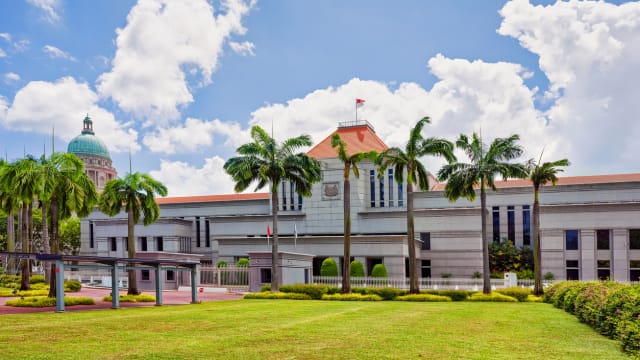 国会通过新加坡共和国宪法修正案 允许财长减少应急基金款额