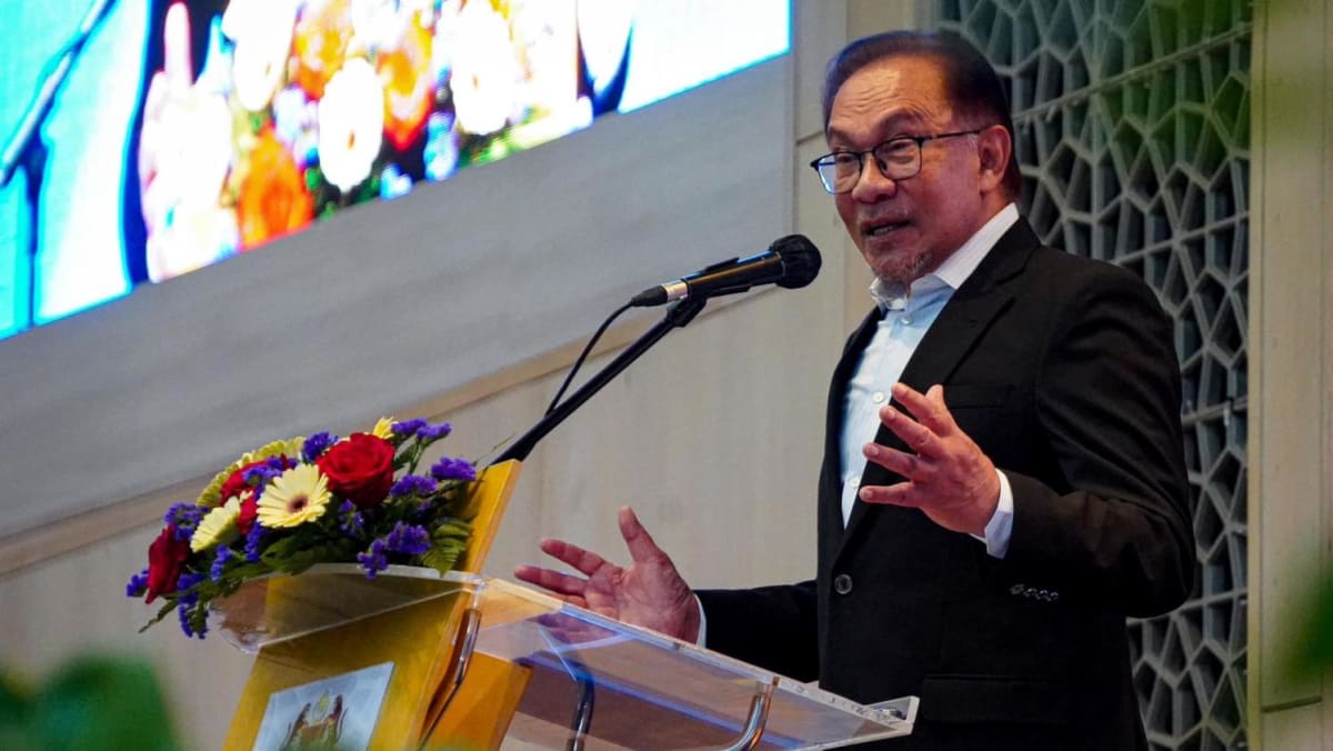 马来西亚总理安瓦尔表示，必须尊重国家统治者在清真寺、祈祷厅禁止政治谈话的禁令