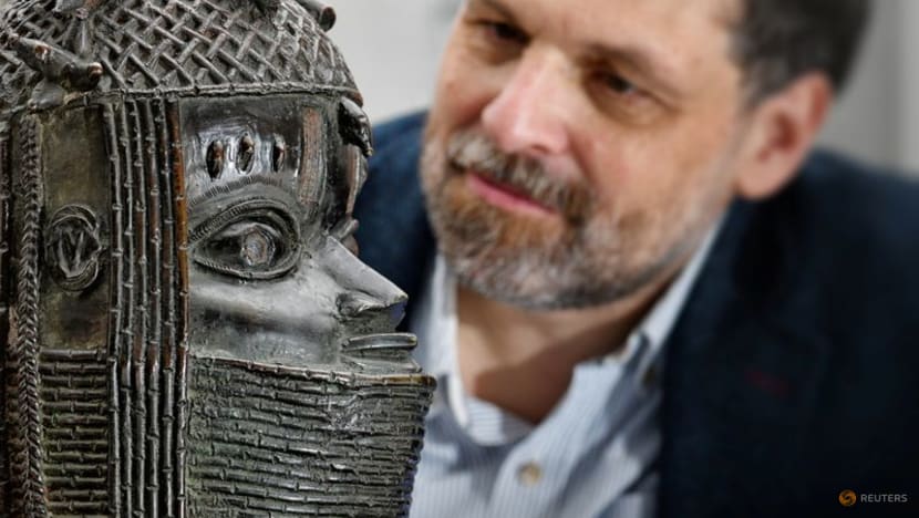 Scottish university hands over looted Benin Bronze to Nigeria Scottish university hands over looted Benin Bronze to Nigeria