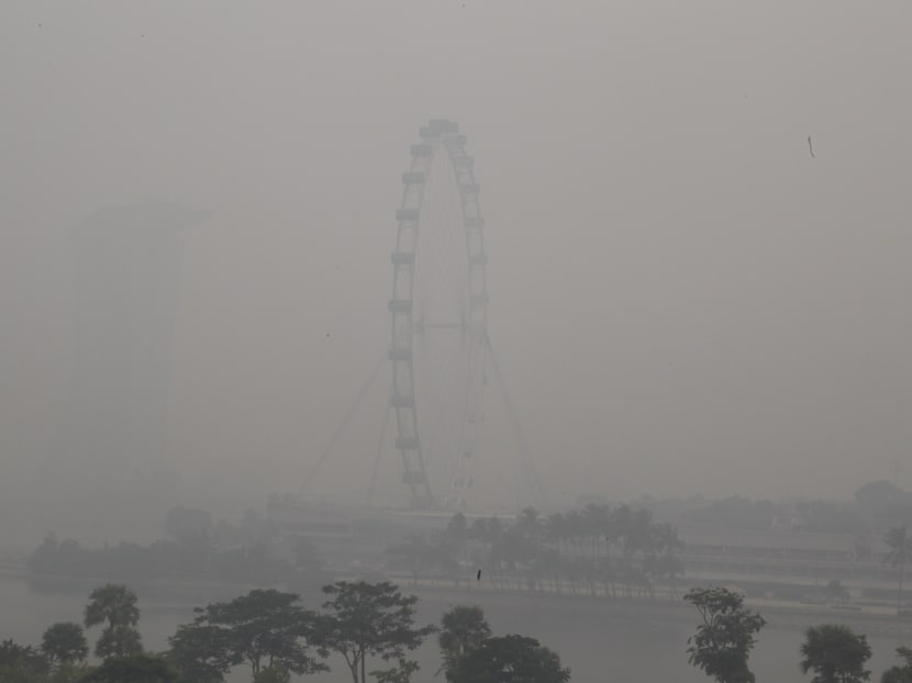 Haze update Singapore as at 6pm on 20th June 2013. Singapore Flyer. Photo: Ernest Chua.