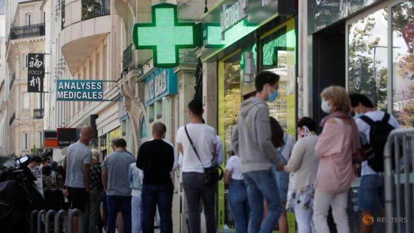 Testing centre queues fuel criticism over France's COVID-19 strategy Testing centre queues fuel criticism over France's COVID-19 strategy