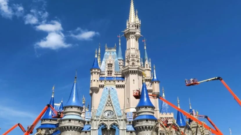 Disney hentikan 28,000 pekerja di AS dek kesan COVID-19
