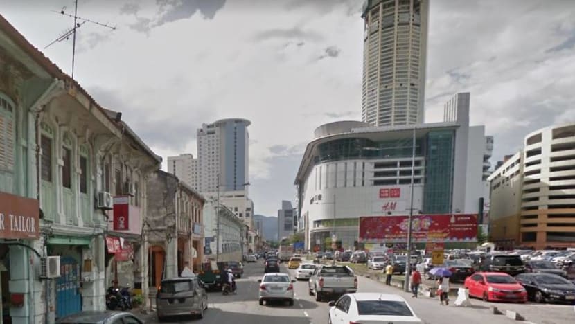 31-year-old man arrested after wife is pushed out of car in Penang 31-year-old man arrested after wife is pushed out of car in Penang