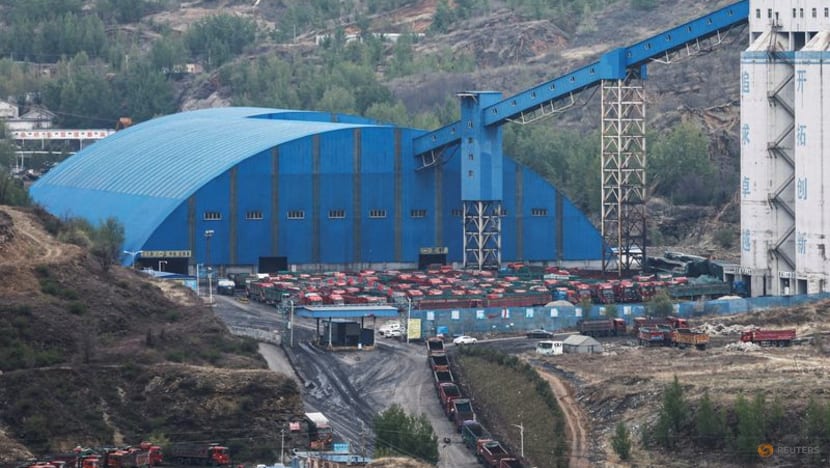 Despite China heatwave, weak factory demand curbs coal prices, LNG imports