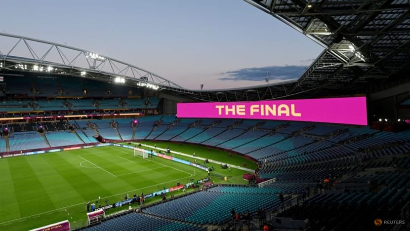 Wiegman names unchanged England side while teenager Paralluelo starts for Spain