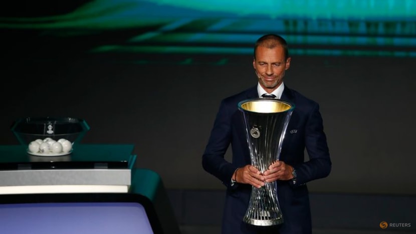 Vandaag in zwitserland was de loting en ajax werd gekoppeld aan een oude bekende. Loting Europa League : Football: Leicester to face Napoli, West Ham draw Genk in ...