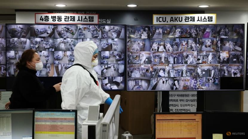 South Korea shelves plans to ease COVID-19 measures due to high case count, Omicron variant South Korea shelves plans to ease COVID-19 measures due to high case count, Omicron variant