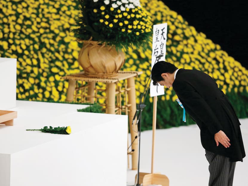 Japanese Prime Minister Shinzo Abe bowing at a ceremony marking the 69th anniversary of Japan’s surrender in World War II at Budokan Hall in Tokyo yesterday.
Photo: Reuters