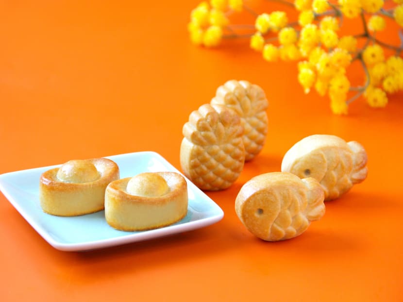 Chomp on these adorable ingot shaped pineapple tarts that come in original, fish floss and lemongrass flavour by Bakerzin. Photo: Bakerzin