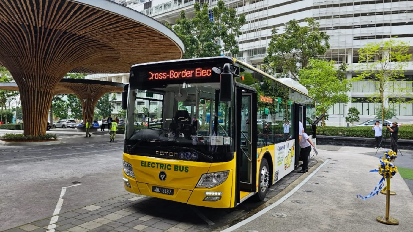 新马跨境电动巴士启用 获列入马国纪录大全