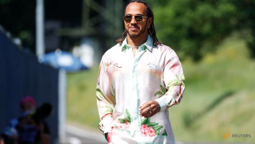Motor racing-Hamilton signs on for two more years at Mercedes F1 team Motor racing-Hamilton signs on for two more years at Mercedes F1 team
