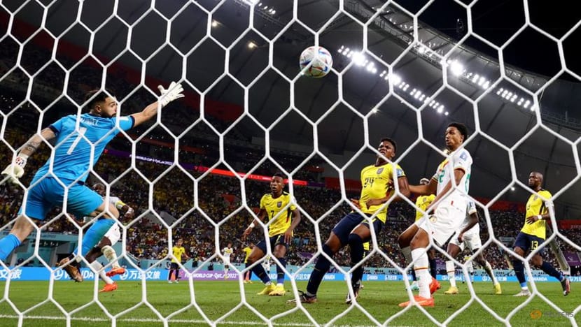 Senegal play wide to bypass Ecuador's midfield in 2-1 win Senegal play wide to bypass Ecuador's midfield in 2-1 win