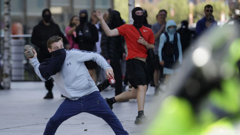 Far-right protesters clash with police as UK unrest spreads Far-right protesters clash with police as UK unrest spreads